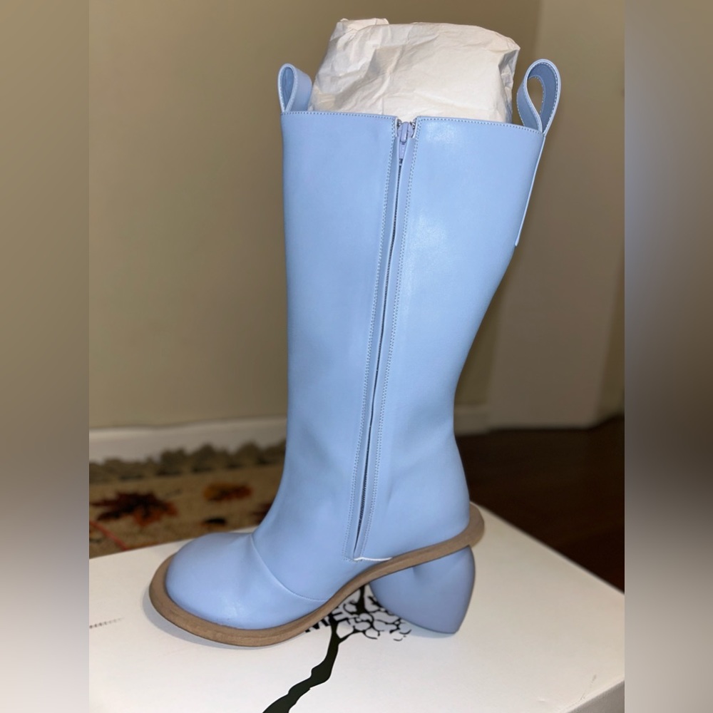 Yume Yume Love Boot
Color: Lavanda
Only worn once and true to size.